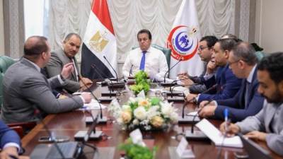 وزير الصحة يتابع الموقف التنفيذي لميكنة منظومة سلاسل الإمداد والتخزين الطبي بالوزارة