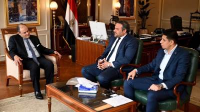 وزير التجارة والصناعة يستعرض فرص ومقومات الاستثمار في مصر
