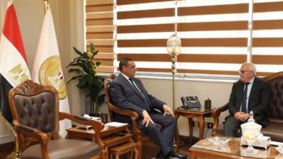 وزير التنمية المحلية يتابع مع محافظ بورسعيد عدداً من الملفات الخدمية