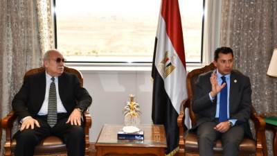 وزير الرياضة يناقش آليات الحد من أمراض القلب والموت المفاجيء بالملاعب المصرية