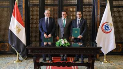 وزير الصحة يشهد توقيع بروتوكول بين هيئة المستشفيات والمعاهد التعليمية والمؤسسة العلاجية