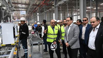 رئيس الوزراء يتفقد مصنع "بيكو مصر" للأجهزة المنزلية