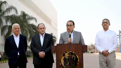 رئيس الوزراء: الحكومة والبنك المركزي عملا على تأمين كل الاحتياجات الدولارية