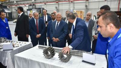 وزير النقل يتفقد ورش إيرماس المتخصصة في عمرة وصيانة جرارات السكك الحديدية