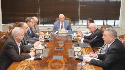 وزير الزراعة يبحث كيفية الاستفادة من البحث العلمى فى مكافحة الآفات الزراعية