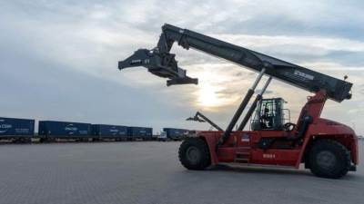 الموانئ البرية والجافة: دور هام لميناء أكتوبر الجاف في حركة الواردات والصادرات