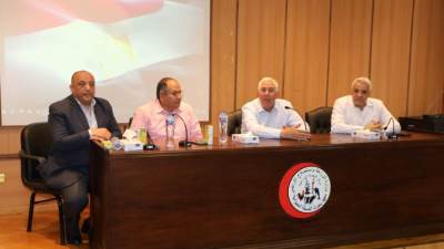 وزير الزراعة يلتقي بالباحثين في معامل معهد صحة الحيوان والمبيدات