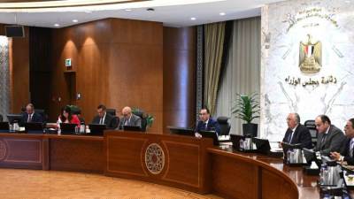 رئيس الوزراء يتابع الموقف الحالي لعدد من المشروعات المتعثرة