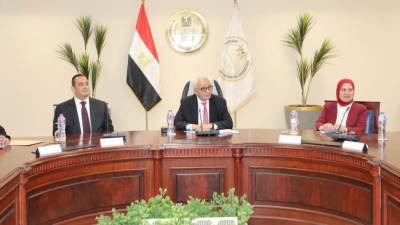 حجازي يعقد اجتماعًا مع رؤساء لجان النظام والمراقبة ورؤساء لجان الإدارة