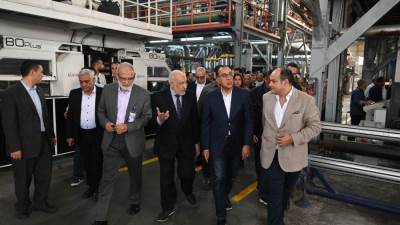 رئيس الوزراء يتفقد مصنع شركة "شومان" لإنتاج ماكينات البلاستيك بدمياط