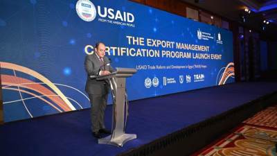 وزير التجارة والصناعة يستعرض جهود الدولة المصرية للنهوض بمعدلات الصادرات المصرية