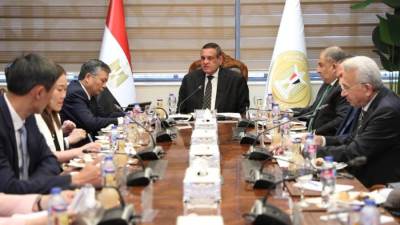 وزير التنمية المحلية يبحث مع نائب وزير الشئون الداخلية الفيتنامي مجالات التعاون