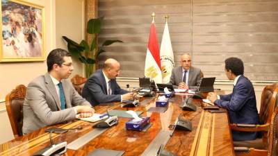 وزير الري يلتقى المدير التنفيذي للشبكة الاسلامية لتنمية وادارة مصادر المياه