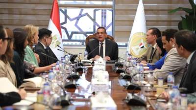وزير التنمية المحلية يتابع مع وفد البنك الدولى الموقف التنفيذي لبرنامج التنمية المحلية