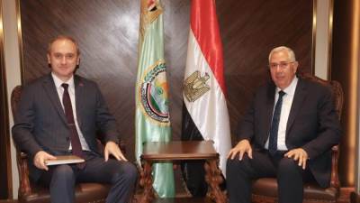 وزير الزراعة يتابع مع سفير بيلاروسيا  بالقاهرة ملفات التعاون الزراعي المشترك