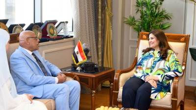 وزيرة الهجرة تستقبل أحد أعضاء الجالية المصرية في بولندا