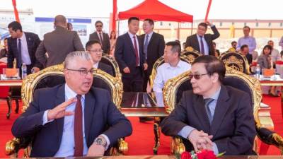 رئيس اقتصادية قناة السويس يشهد مراسم وضع حجر أساس مصنع "شين شينغ"