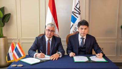 اقتصادية قناة السويس توقع عقد مصنع "هاي تك" للملابس الرياضية بالقنطرة