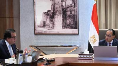 رئيس الوزراء يتابع مع وزير الصحة عددا من ملفات العمل