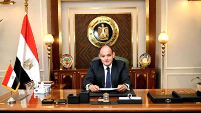 وزير التجارة يستعرض تقريراً بشأن دور هيئة المواصفات والجودة