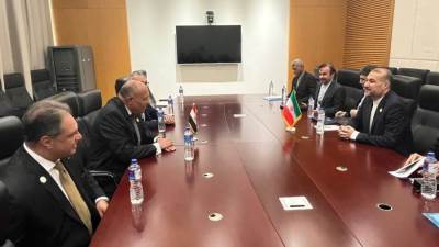  وزير الخارجية يلتقي بوزير خارجية إيران على هامش القمة الإسلامية ببانجول