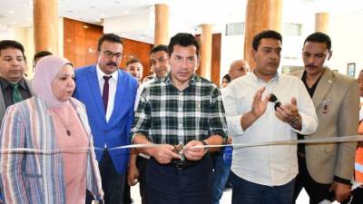 وزير الرياضة يفتتح معرض  للحرف اليدوية بالمدينة الشبابية والرياضية بشرم الشيخ