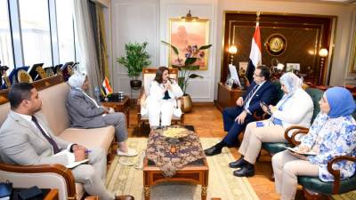 وزيرة الهجرة تلتقي إحدى رموز الجالية المصرية في إيطاليا