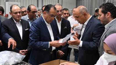 مدبولي يبدأ جولته اليوم بتفقد مصنع شركة "سانبيور" المصرية لتصنيع الأدوات الصحية