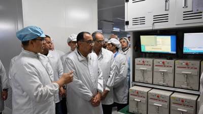 رئيس الوزراء يتفقد مصنع شركة "فيفو" للهواتف الذكية بالعاشر من رمضان
