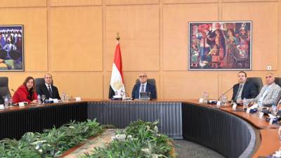وزير الإسكان يتابع موقف تنفيذ وحدات سكن لكل المصريين بالمدن الجديدة والمحافظات