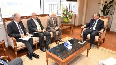 وزير التجارة والصناعة يبحث مع شركة جنرال موتورز إيجيبت مشروعات الشركة الحالية