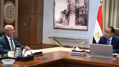 رئيس الوزراء يتابع مع وزير النقل عدداً من ملفات العمل