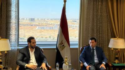 وزير الرياضة يبحث مع مسئولي وكالة سيارات بيرل ارت الإيطالية سبل التعاون
