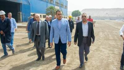 وزير الإنتاج الحربي يتفقد شركة حلوان للآلات والمعدات