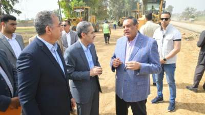 وزير التنمية المحلية ومحافظ الغربية يتفقدان مشروعات الرصف والتطوير بمركزي زفتى والسنطة