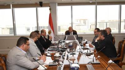 وزير الإسكان يتابع سير العمل بهيئة المجتمعات العمرانية وأجهزة المدن الجديدة