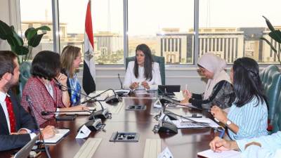وزيرة التعاون الدولي تستقبل وفد بنك الاستثمار الأوروبي