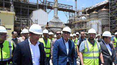 رئيس الوزراء يتفقد مصنع الشركة الوطنية للزيوت النباتية