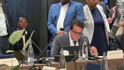 عبدالغفار يؤكد اهتمام القيادة السياسية بملف توطين الصناعات الطبية وتحقيق الاكتفاء الذاتي