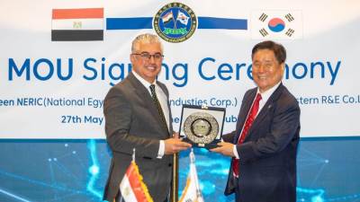 رئيس اقتصادية قناة السويس يستقبل وفد جمعية التنمية المصرية الكورية