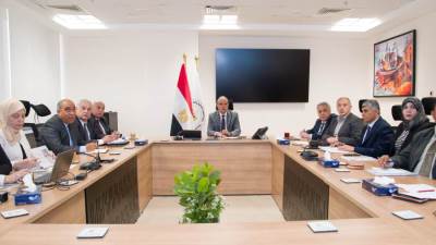وزير الري يتابع موقف مشروعات الخطة الإستثمارية للعام المالى الحالى