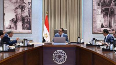 رئيس الوزراء يٌتابع موقف توافُر السلع في الأسواق والأرصدة الاستراتيجية منها