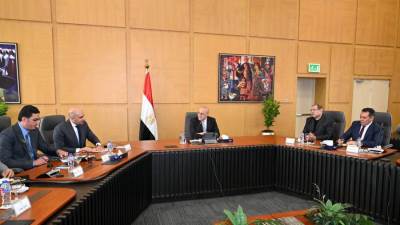 الجزار يترأس اجتماع اللجنة المختصة بوضع خطة عاجلة لتعظيم دور الهيئة العامة للتنمية السياحية