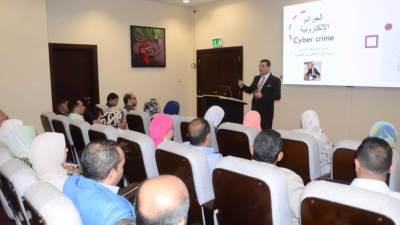 وحدة تكافؤ الفرص تنظم ندوة للعاملين بمختلف جهات وزارة الإسكان حول الجرائم الإلكترونية وسبل الحماية منها