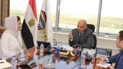 وزير قطاع الأعمال يستقبل وفدًا من غرفة تجارة وصناعة سلطنة عمان