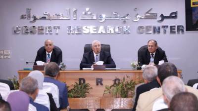 وزير الزراعة يجتمع مع الباحثين وقيادات الوزارة