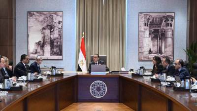 رئيس الوزراء يتابع مع وزير الكهرباء خطط الوزارة لتطوير ورفع كفاءة الشبكات