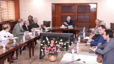 وزير الزراعة يتابع الموقف التنفيذي لمحطات شتلات القصب