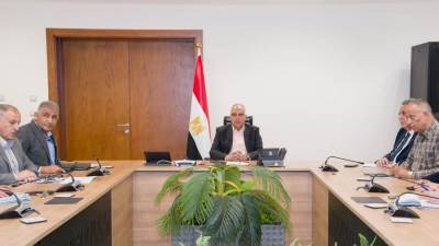 وزير الري يتابع حالة الرى والموقف المائى بالمحافظات خلال فترة أقصي الإحتياجات