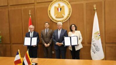 وزير التعليم العالي يشهد توقيع اتفاق تعاون بين الجامعة الفرنسية وجامعة باريس